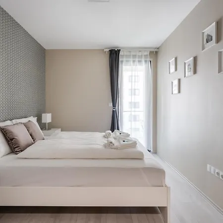 Navy Angel With Balcony 公寓 布达佩斯