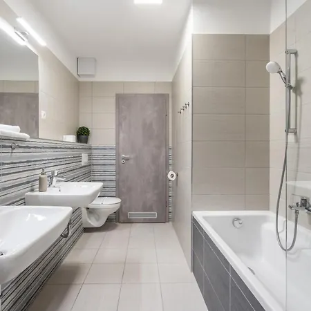 Navy Angel With Balcony * 布达佩斯